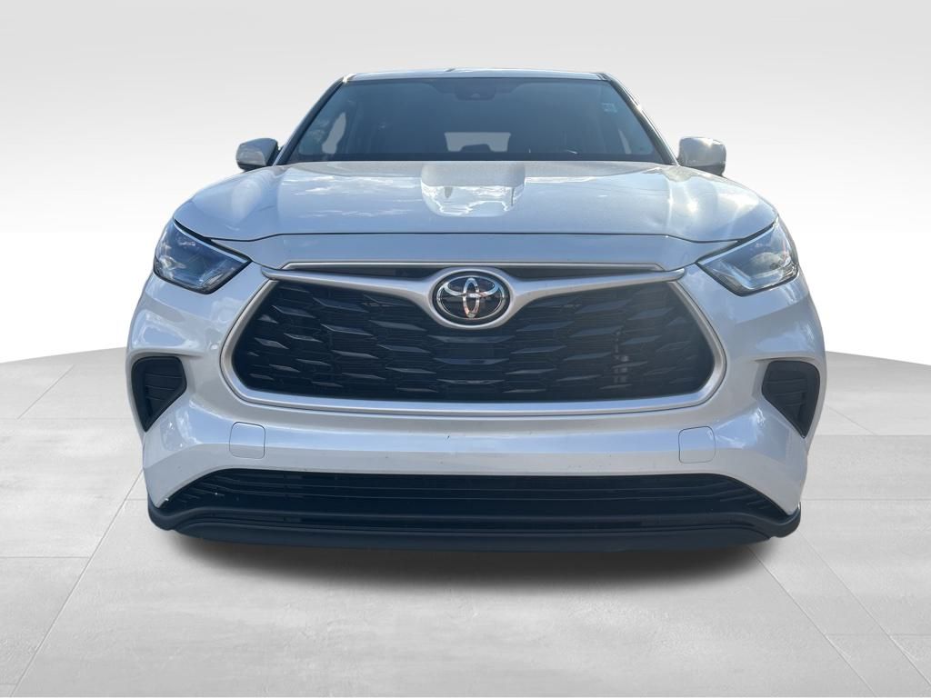 2023 Toyota Highlander L photo 2