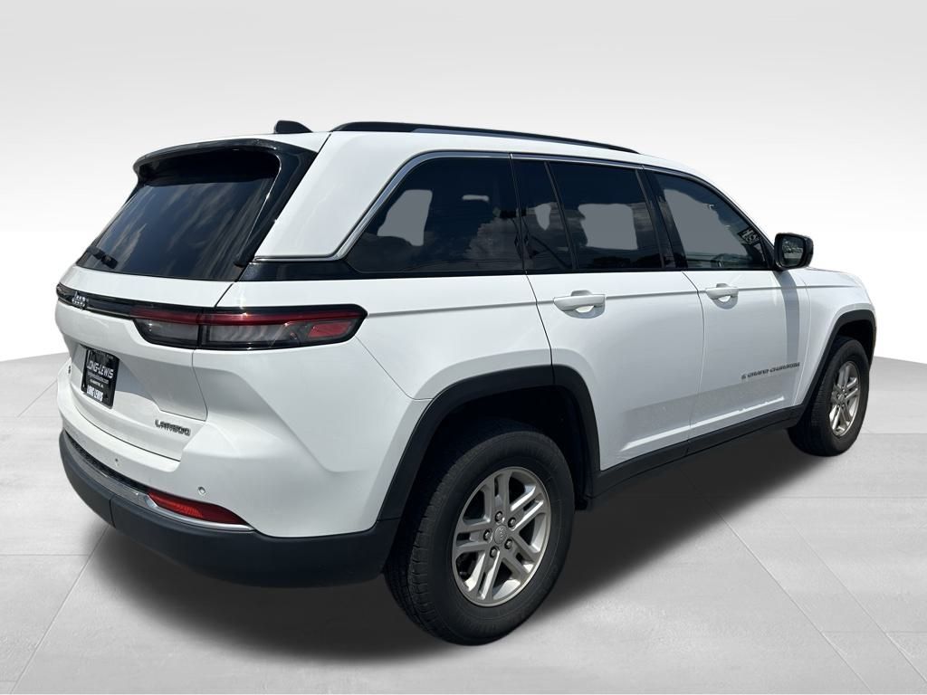 2023 Jeep Grand Cherokee Laredo photo 4