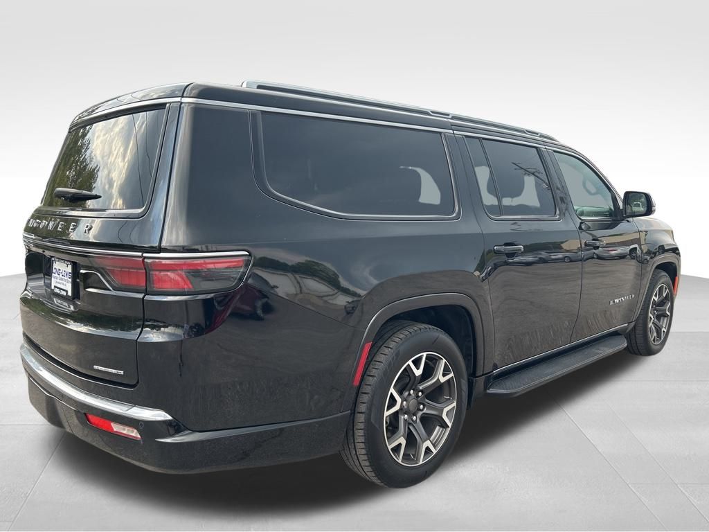 2024 Jeep Wagoneer L Series III photo 3