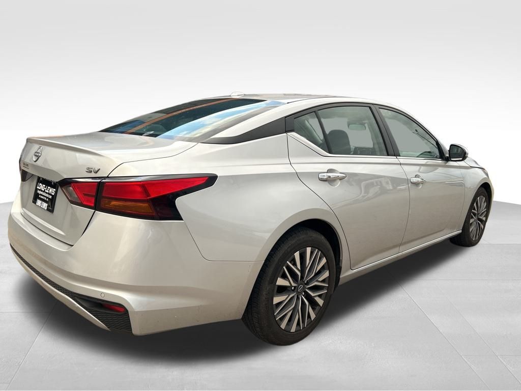 2023 Nissan Altima 2.5 SV photo 4