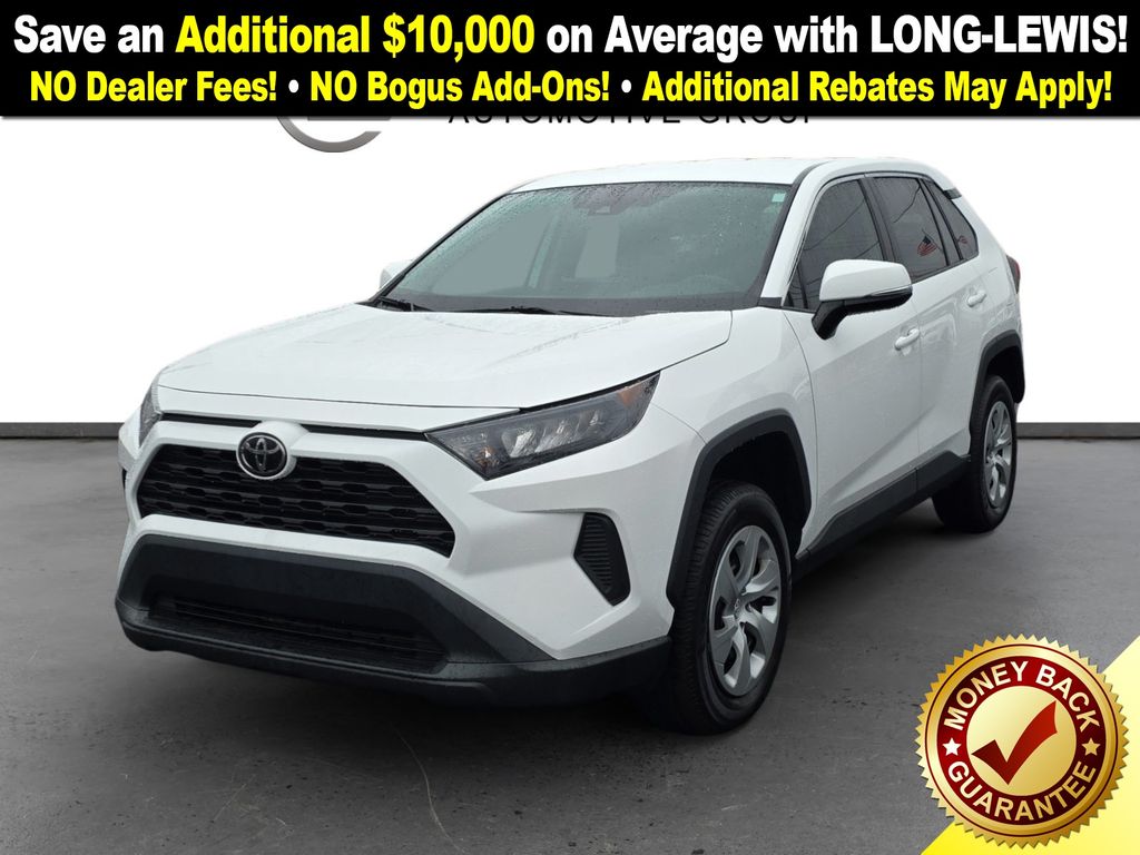 2022 Toyota RAV4 LE's photo