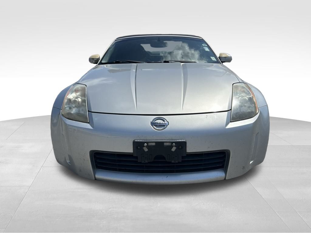 2004 Nissan 350Z Touring photo 2