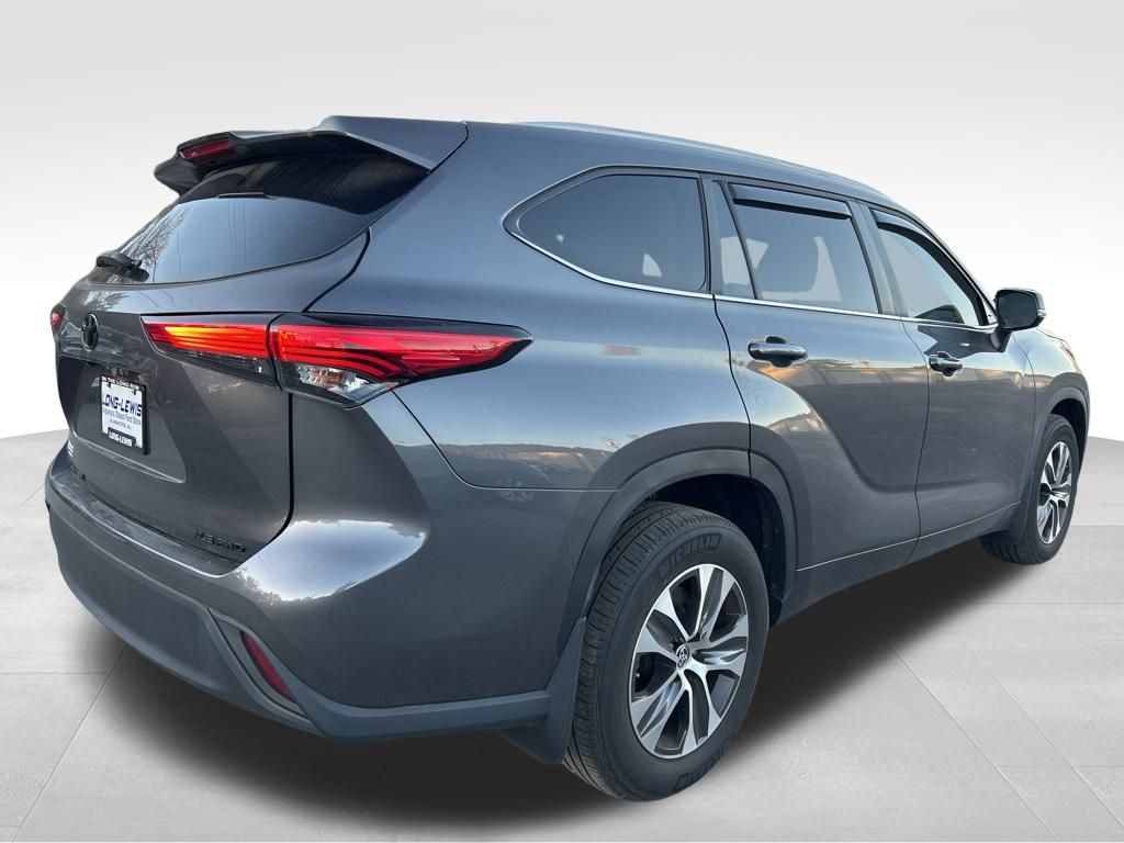 2023 Toyota Highlander L photo 4