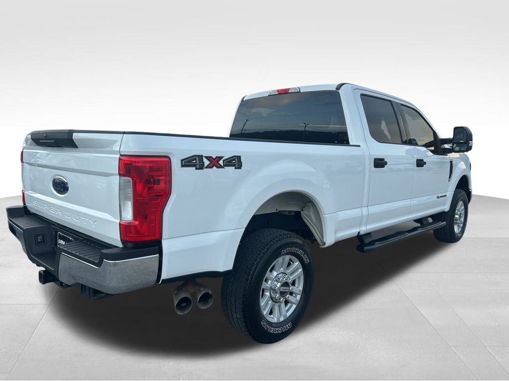 2017 Ford F-250 XLT photo 4