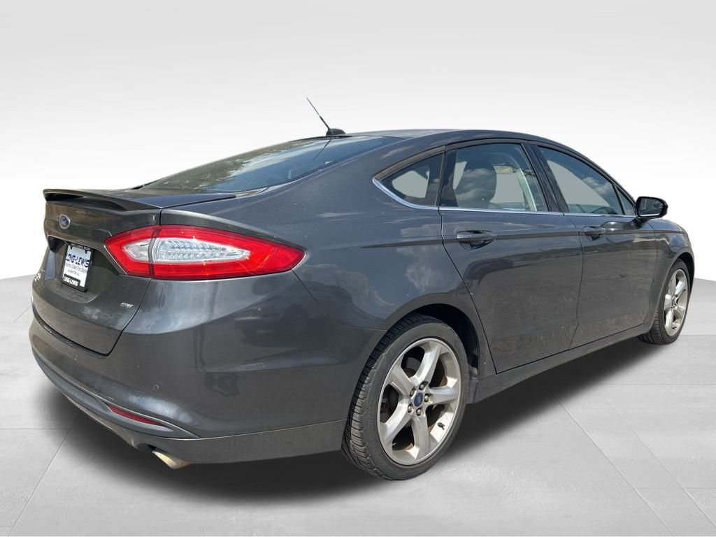 2016 Ford Fusion SE photo 4