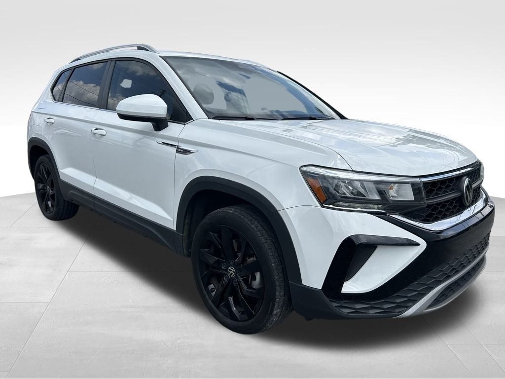 2023 Volkswagen Taos SE photo 3