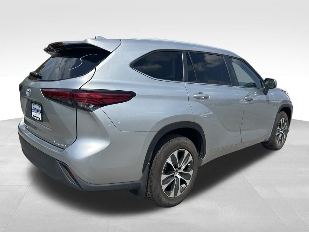 2023 Toyota Highlander L photo 4