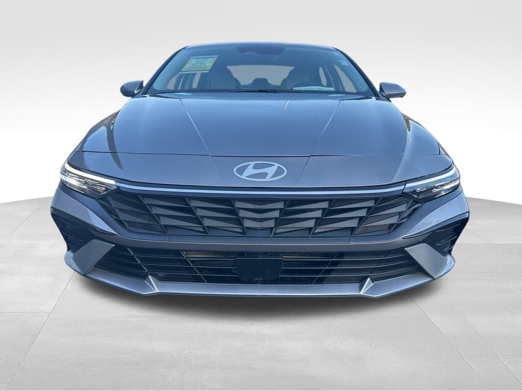 Used 2025 Hyundai Elantra Limited Sedan