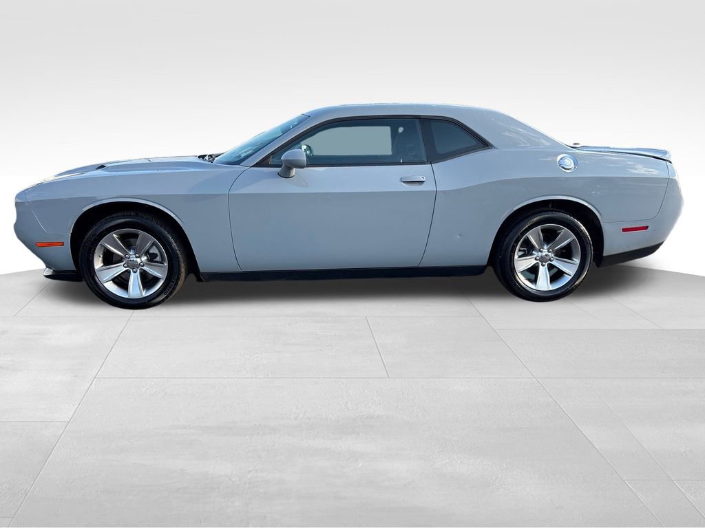 2022 Dodge Challenger SXT photo 2