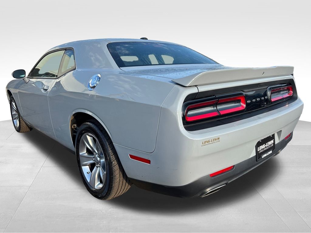 2022 Dodge Challenger SXT photo 3