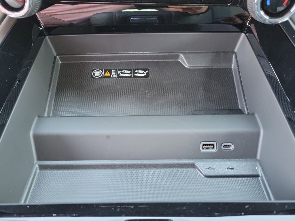 2026 Chevrolet Suburban Premier - Photo 18