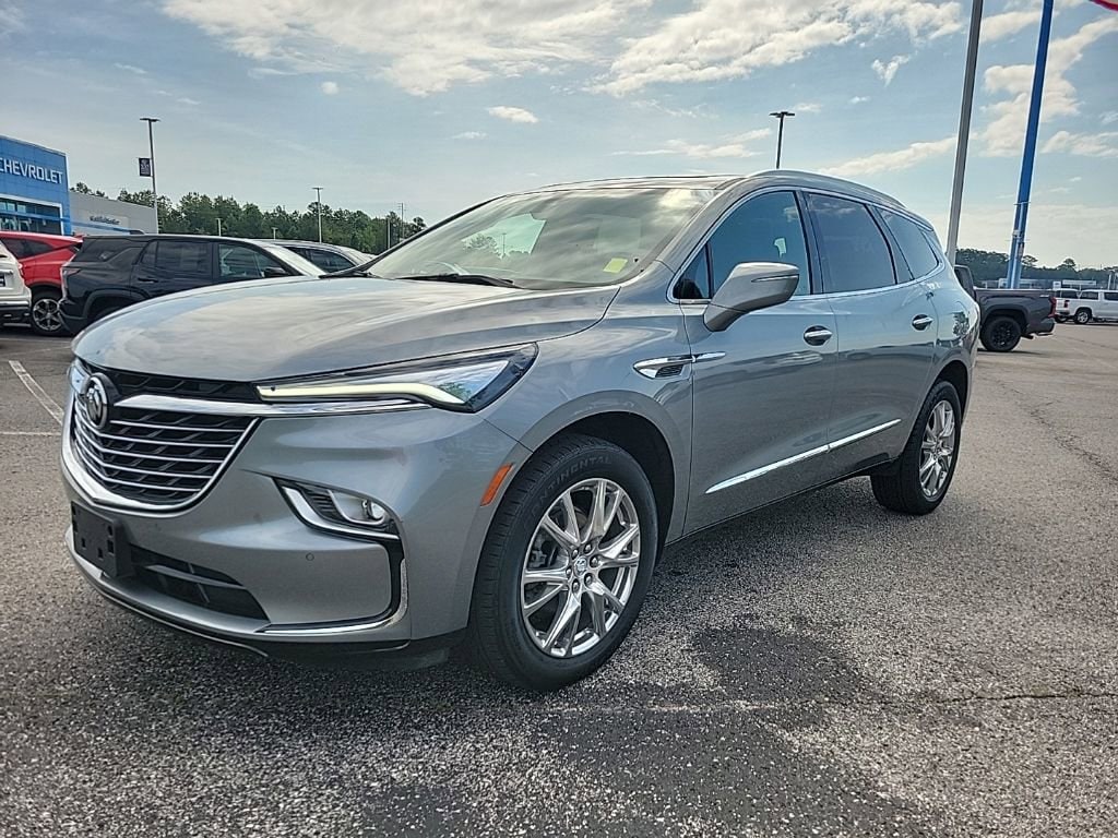 2023 Buick Enclave Essence AWD's photo