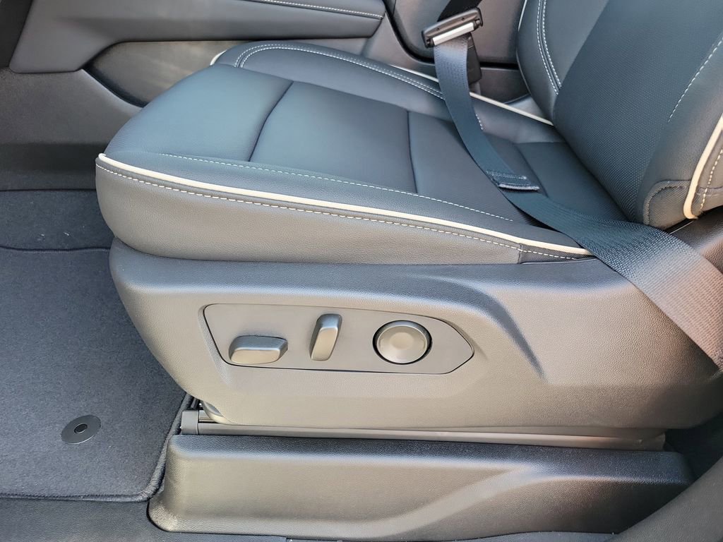 2026 Chevrolet Suburban Premier - Photo 11