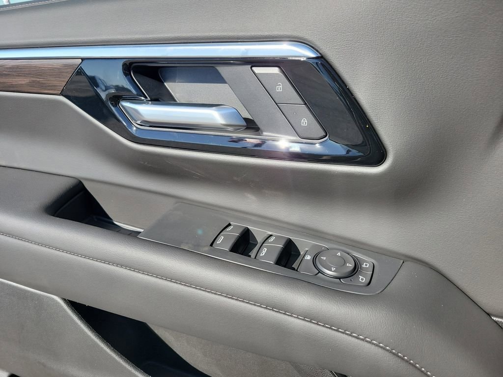 2026 Chevrolet Suburban LS - Photo 13
