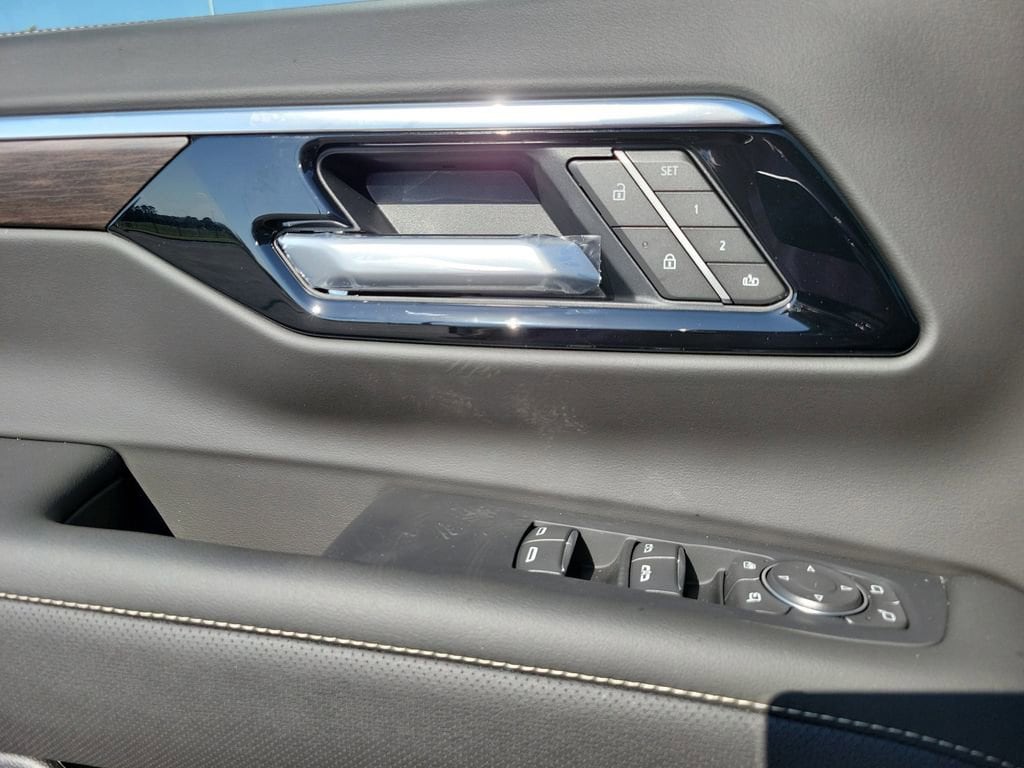 2026 Chevrolet Suburban Premier - Photo 13