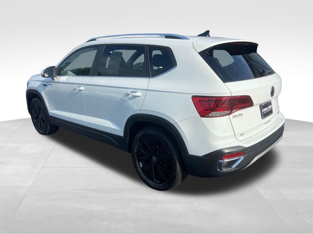 2022 Volkswagen Taos SE photo 2