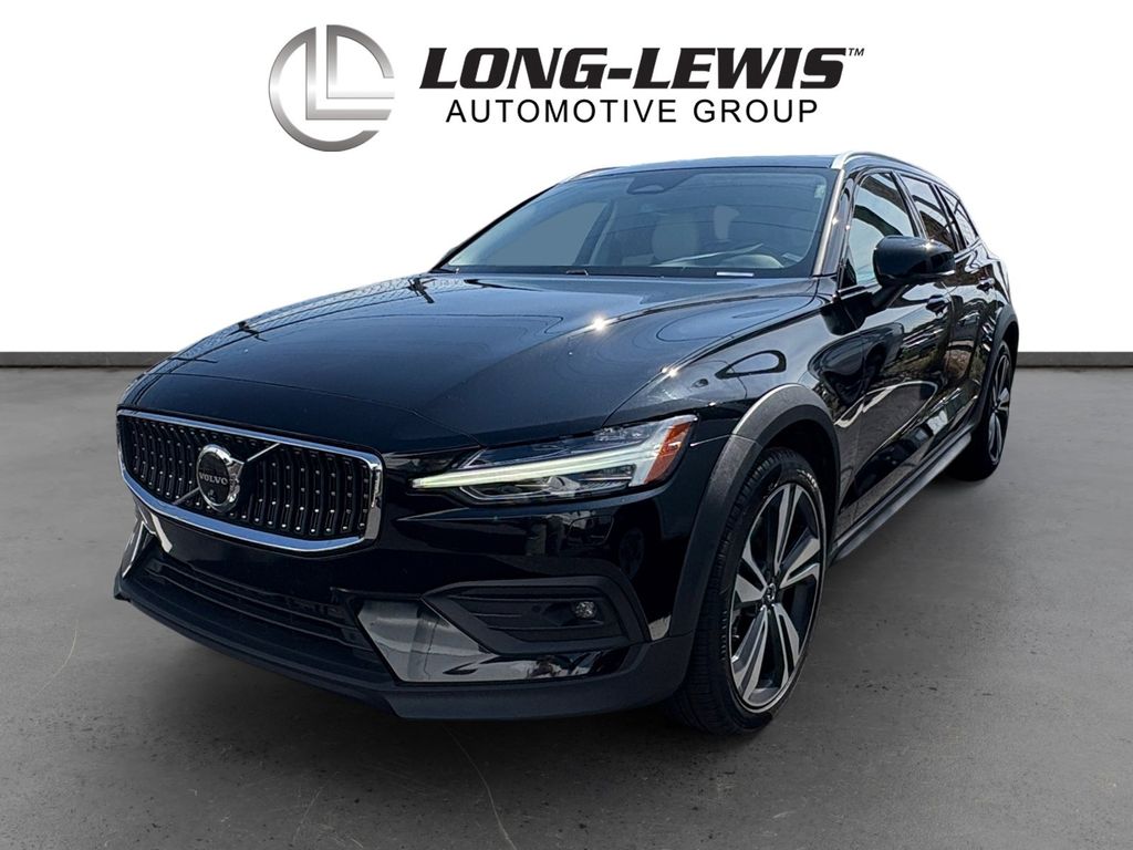2024 Volvo V60 Cross Country B5 Plus AWD's photo