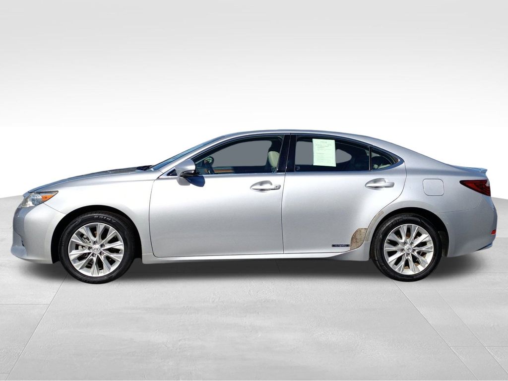 2014 Lexus ES 300h photo 2