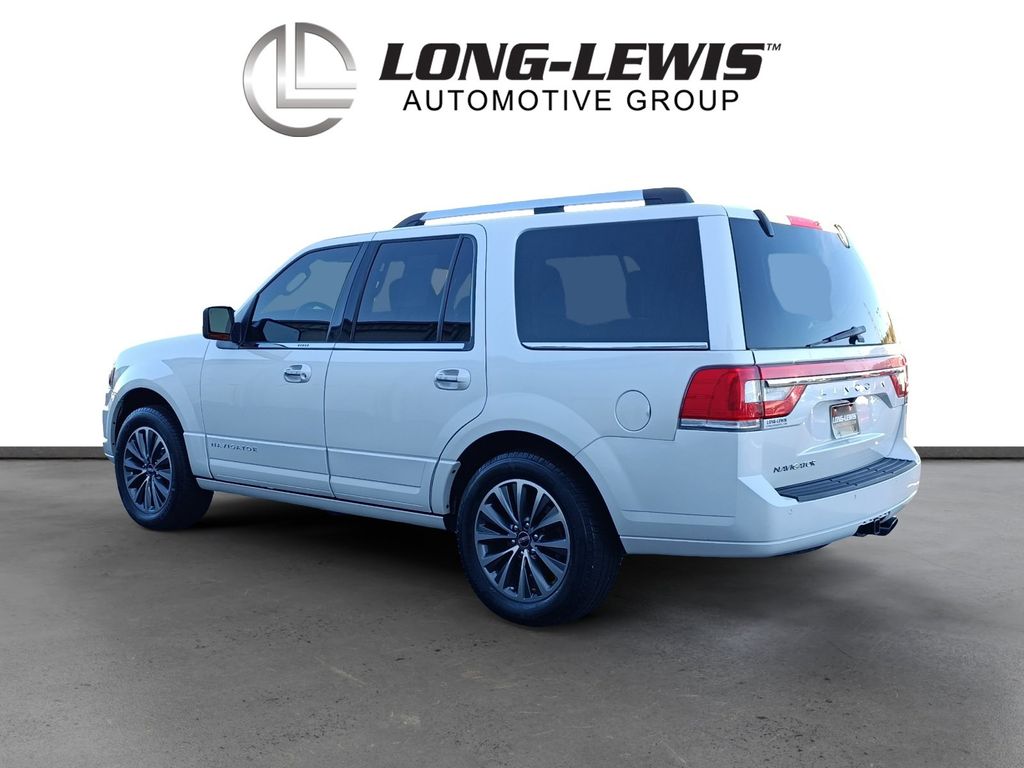 2017 Lincoln Navigator Select photo 3