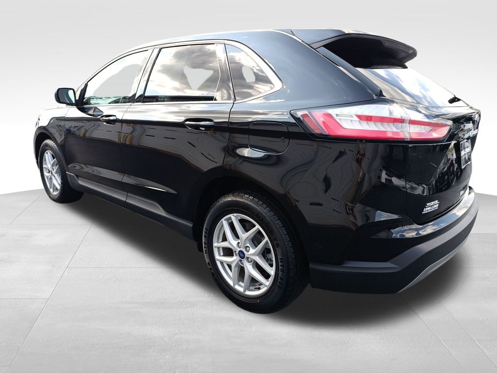 2022 Ford Edge SEL photo 2