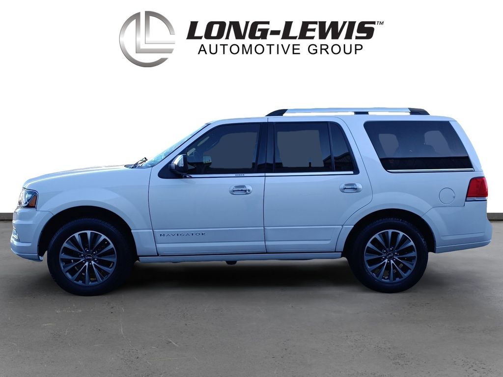 2017 Lincoln Navigator Select photo 2