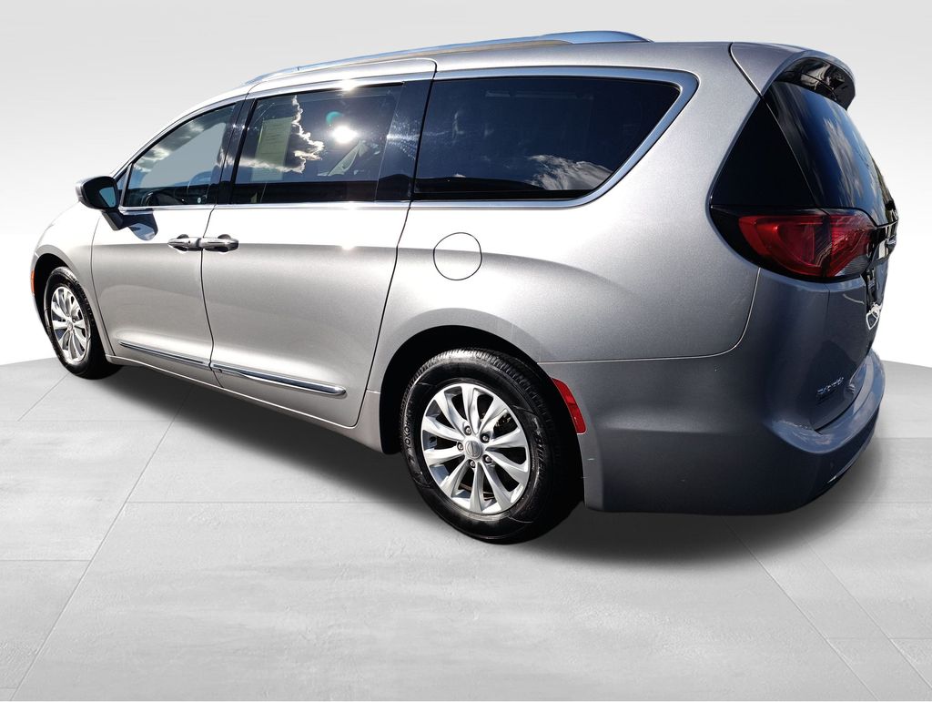 2018 Chrysler Pacifica Touring Plus photo 2