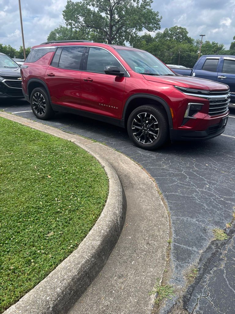 2026 Chevrolet Traverse FWD LT's photo