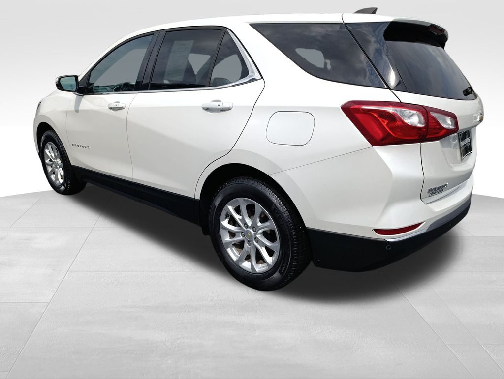 2018 Chevrolet Equinox LT photo 2