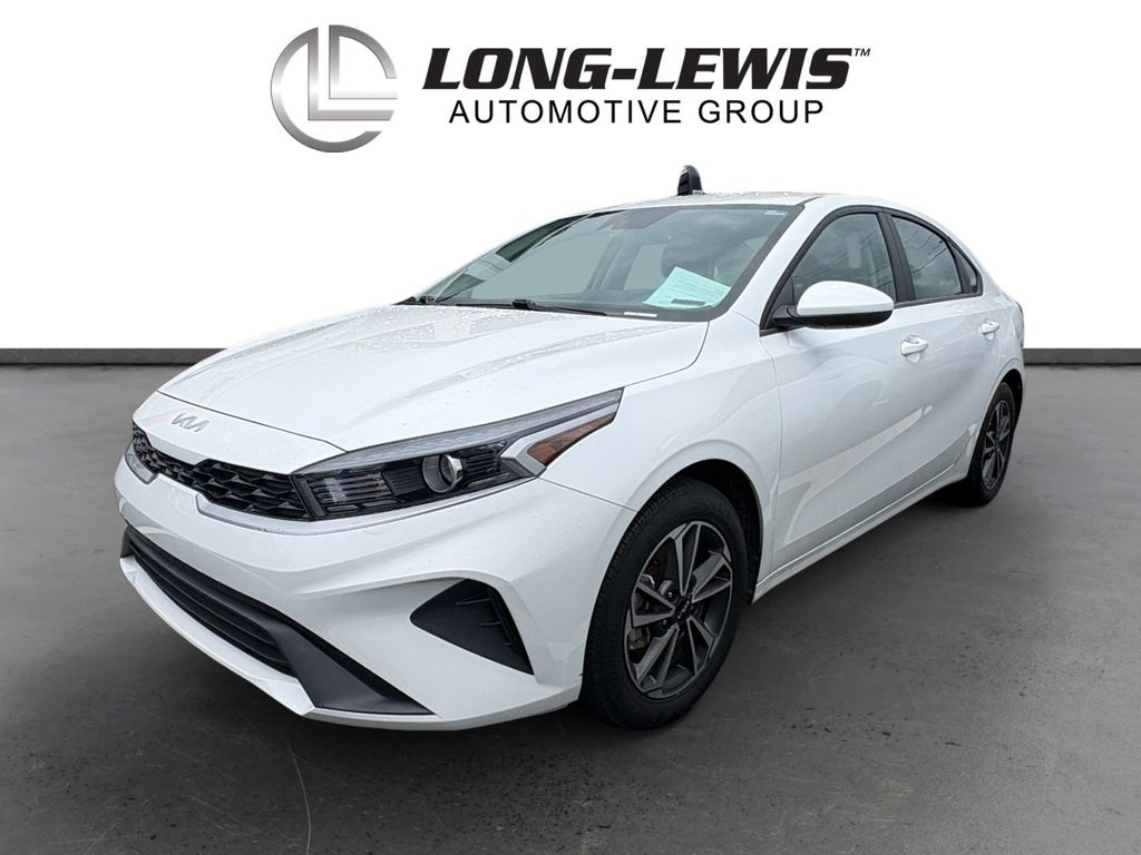2024 Kia Forte LXS AT's photo