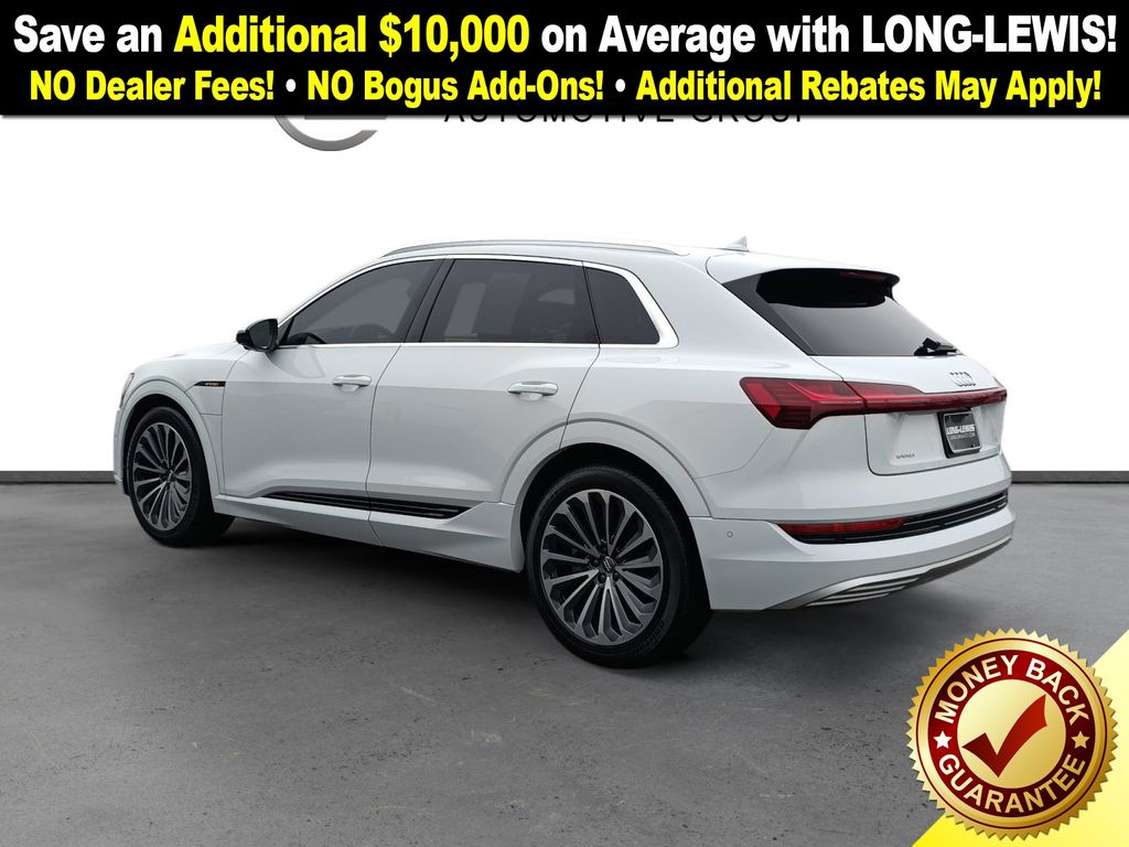 2019 Audi e-tron quattro Prestige photo 3