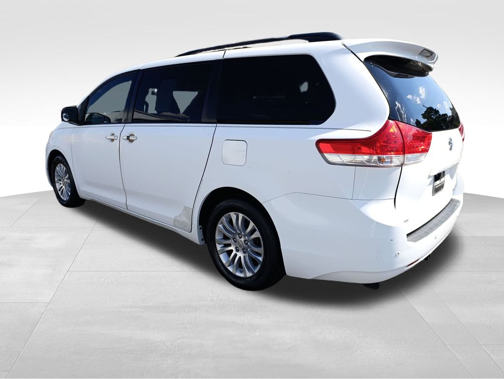 2012 Toyota Sienna Base photo 3