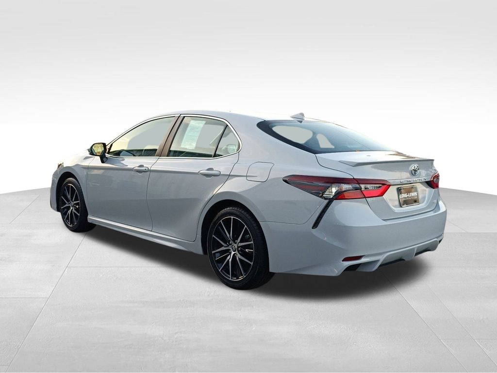 2023 Toyota Camry SE photo 3