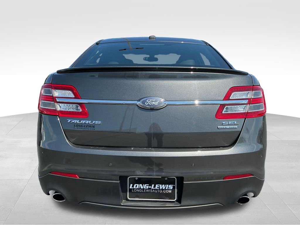 2018 Ford Taurus SEL photo 4