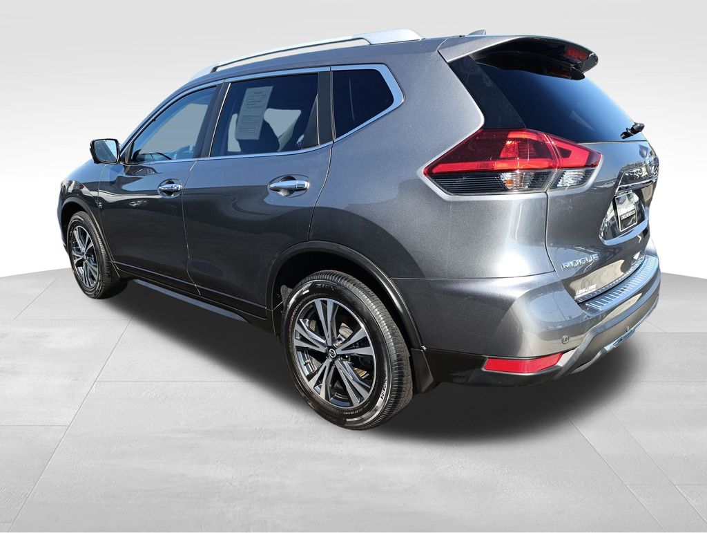 2020 Nissan Rogue SV photo 3