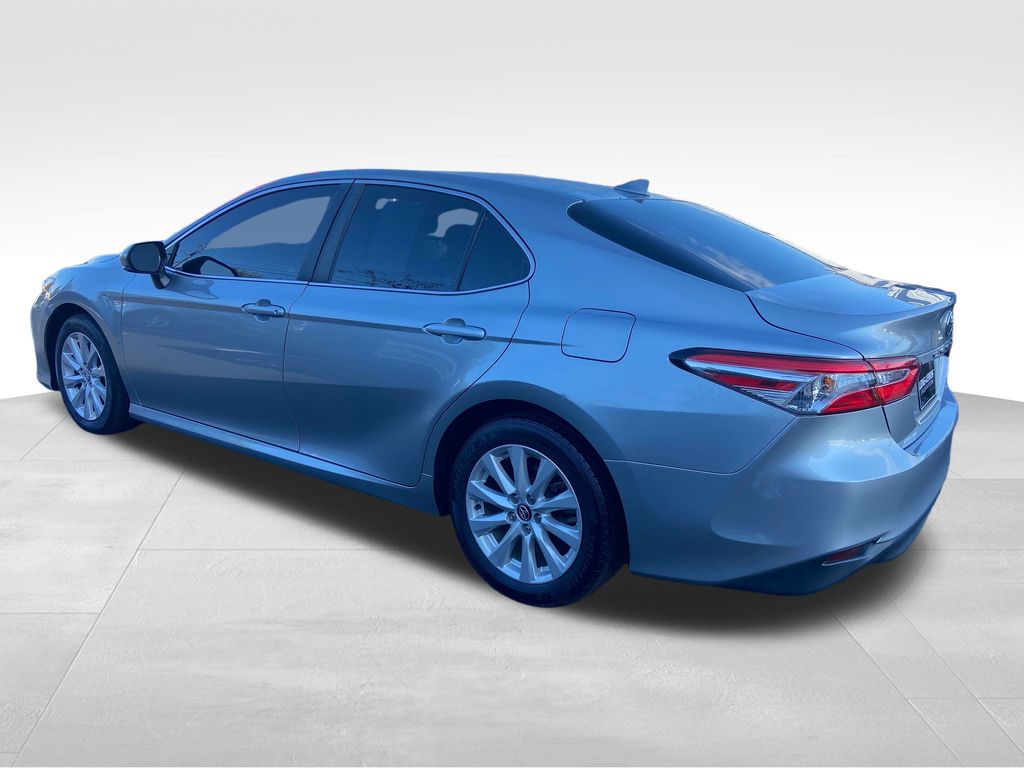 2020 Toyota Camry LE photo 3