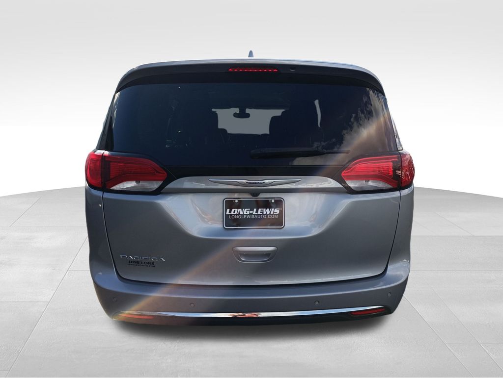 2018 Chrysler Pacifica Touring Plus photo 3