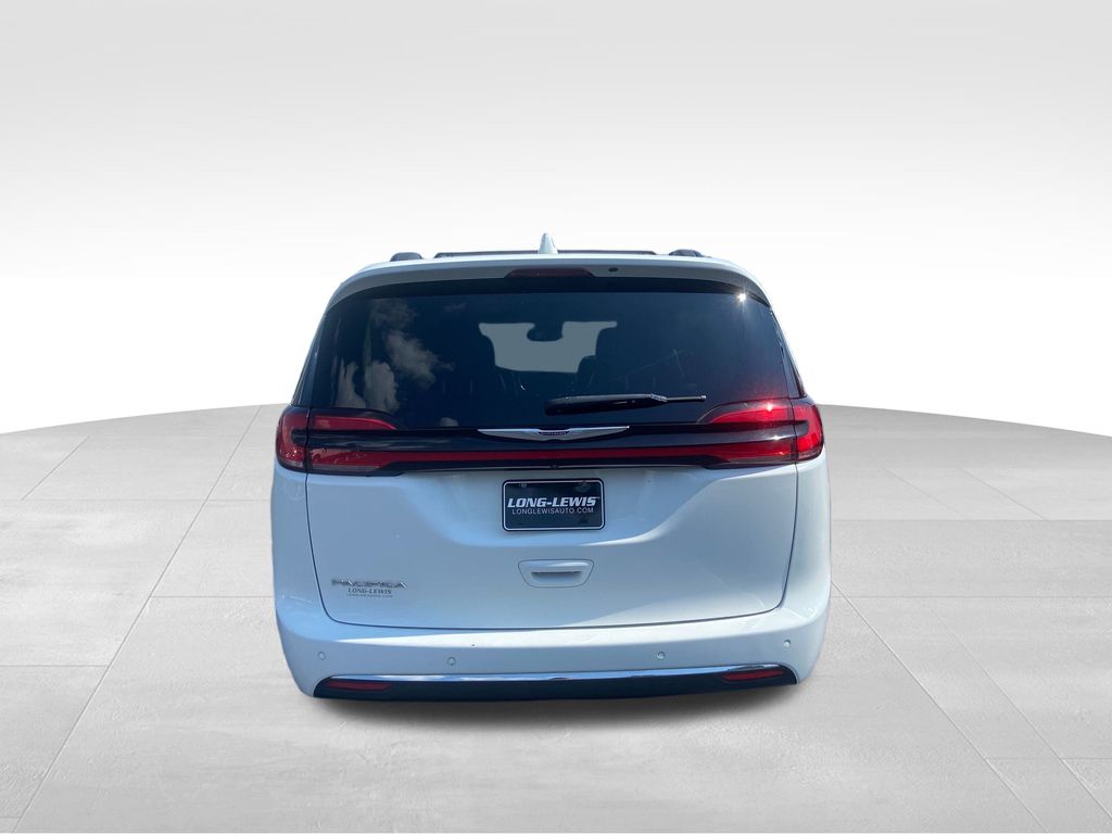 2022 Chrysler Pacifica Touring L photo 3
