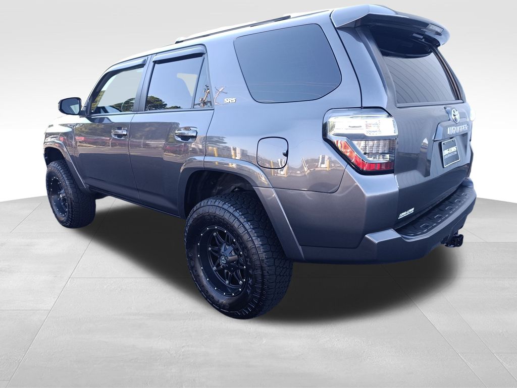 2018 Toyota 4Runner SR5 photo 3