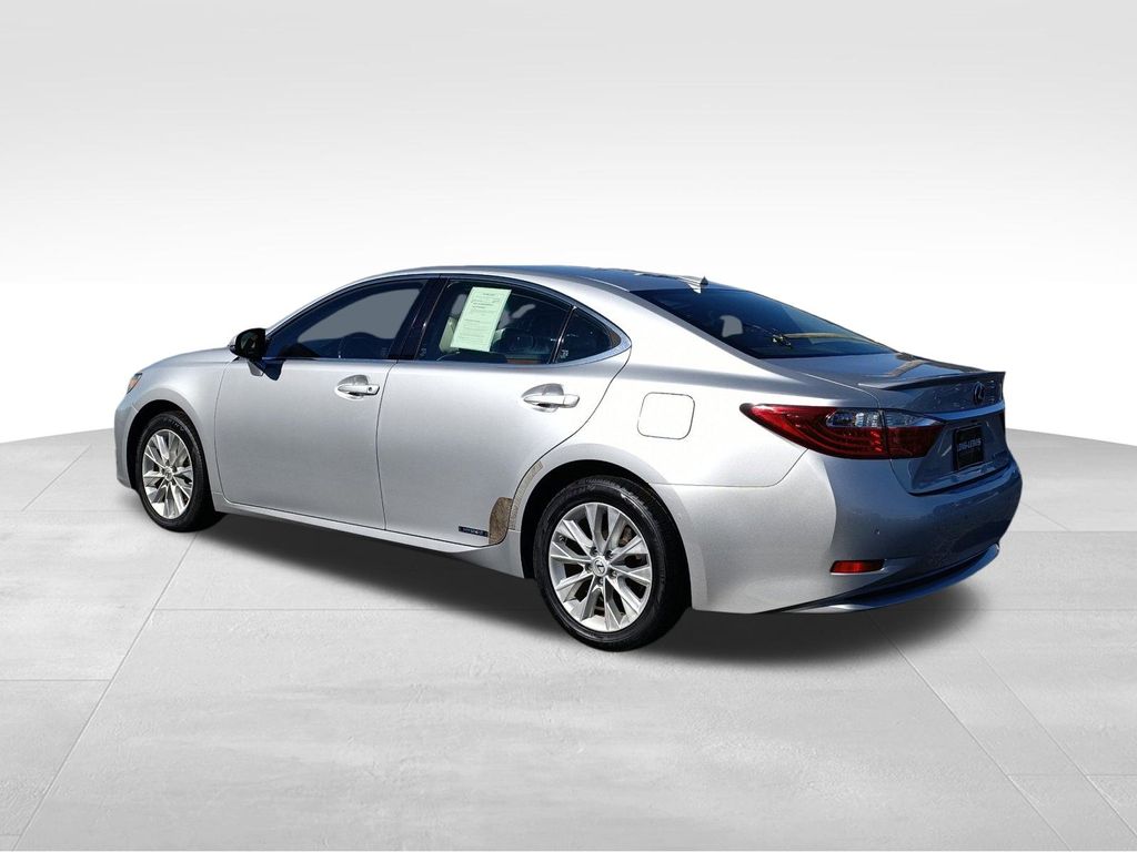 2014 Lexus ES 300h photo 3