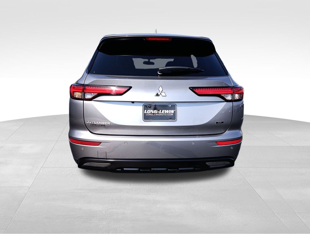 2024 Mitsubishi Outlander SE photo 3