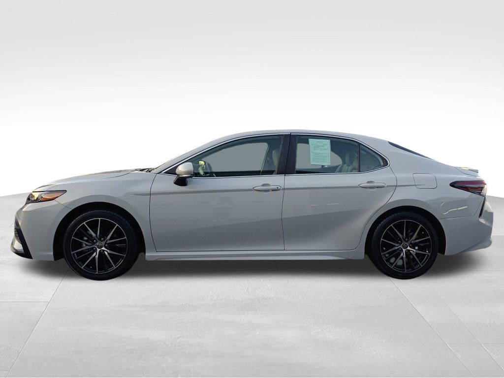 2023 Toyota Camry SE photo 2