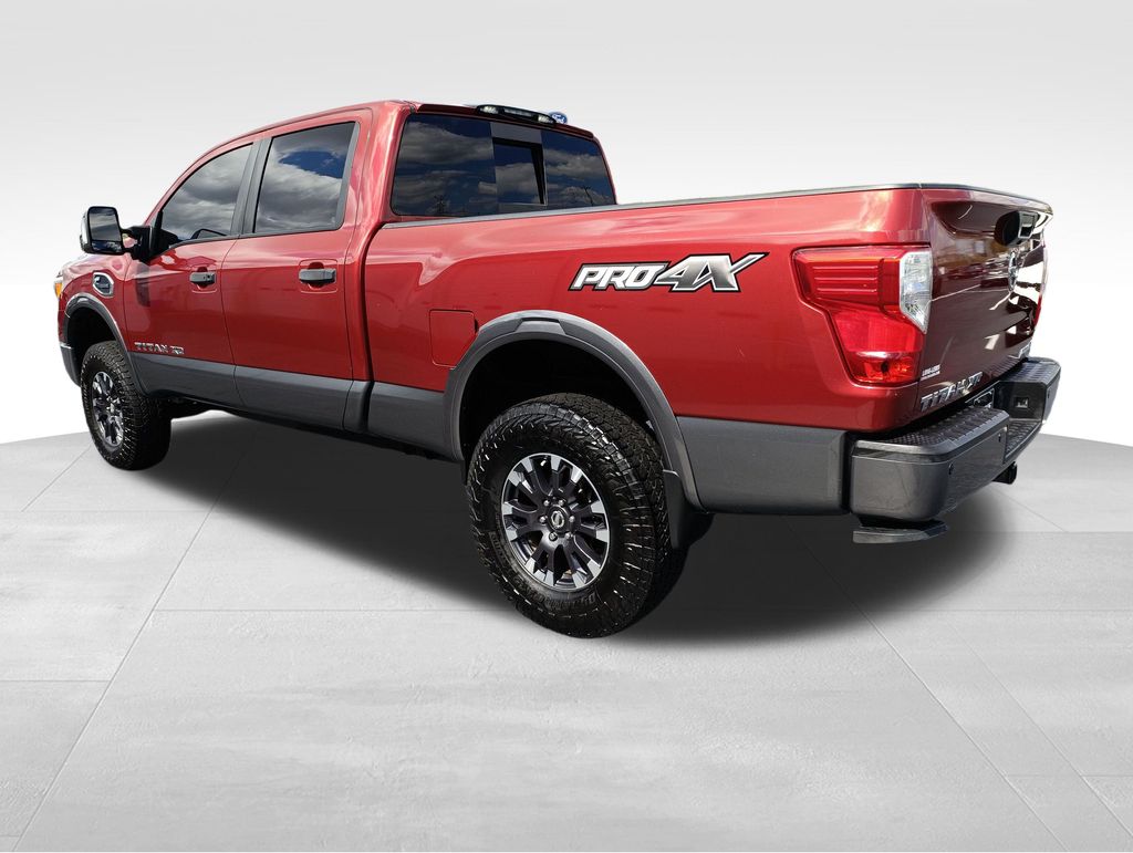 2017 Nissan Titan PRO-4X photo 2