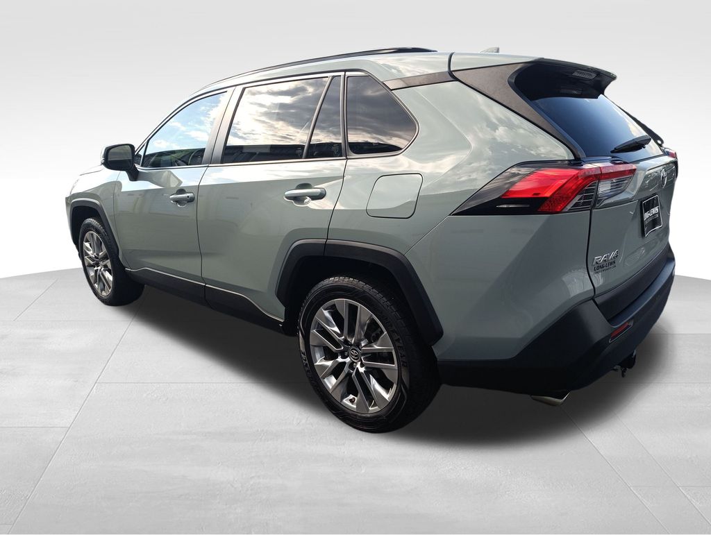 2019 Toyota RAV4 XLE Premium photo 3