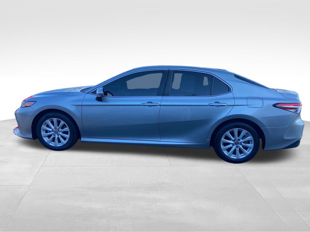 2020 Toyota Camry LE photo 2