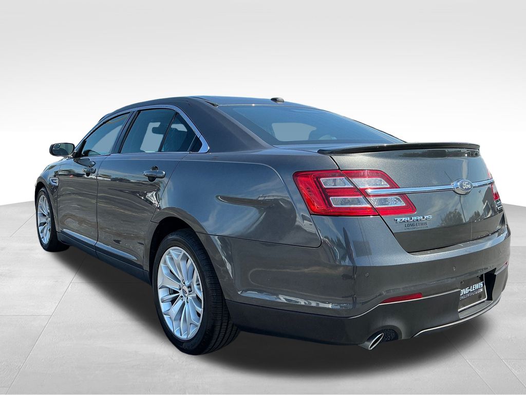 2018 Ford Taurus SEL photo 3