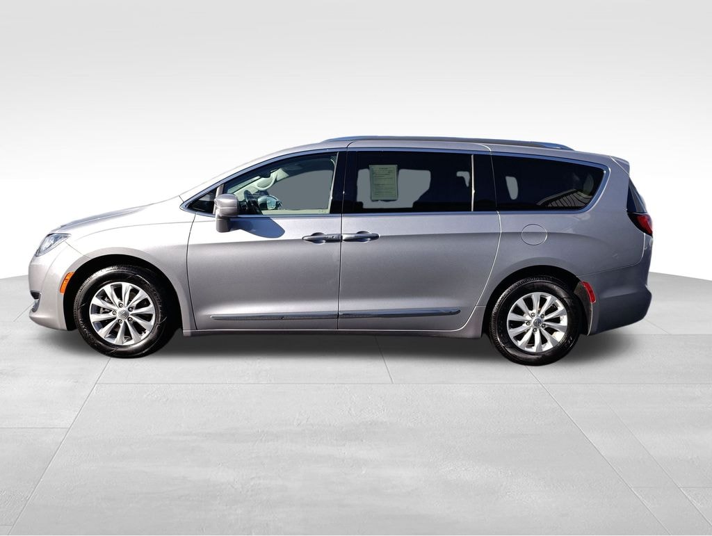 Used 2018 Chrysler Pacifica Touring L Plus Minivan/Van