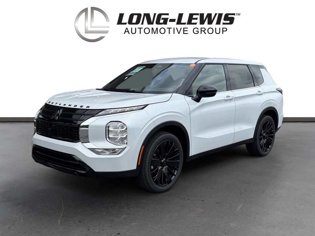 2026 Mitsubishi Outlander LE FWD's photo