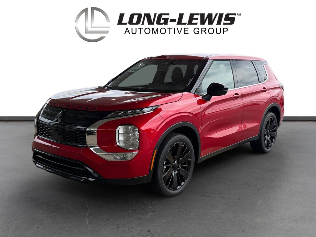 2026 Mitsubishi Outlander LE FWD's photo
