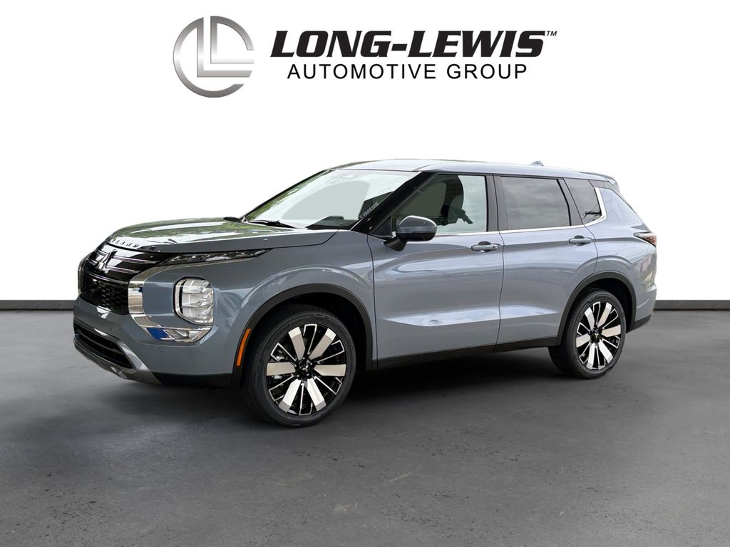 2026 Mitsubishi Outlander SE FWD's photo