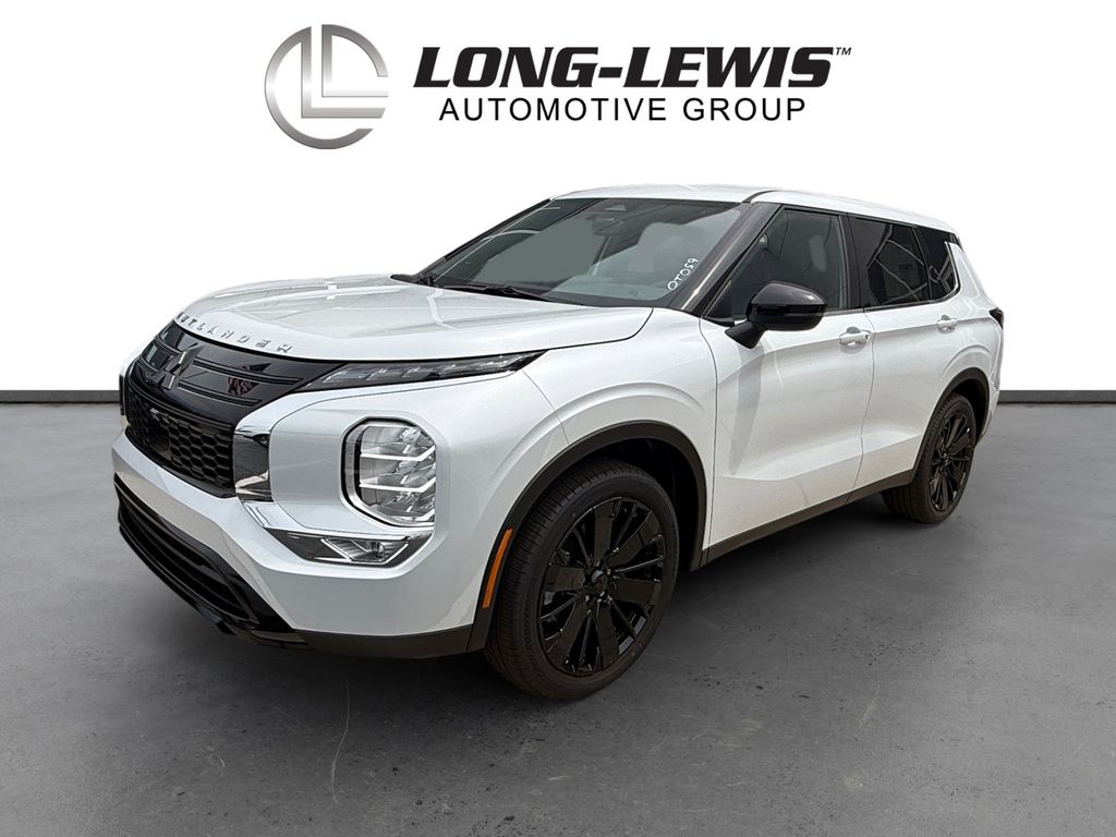 2026 Mitsubishi Outlander LE FWD's photo